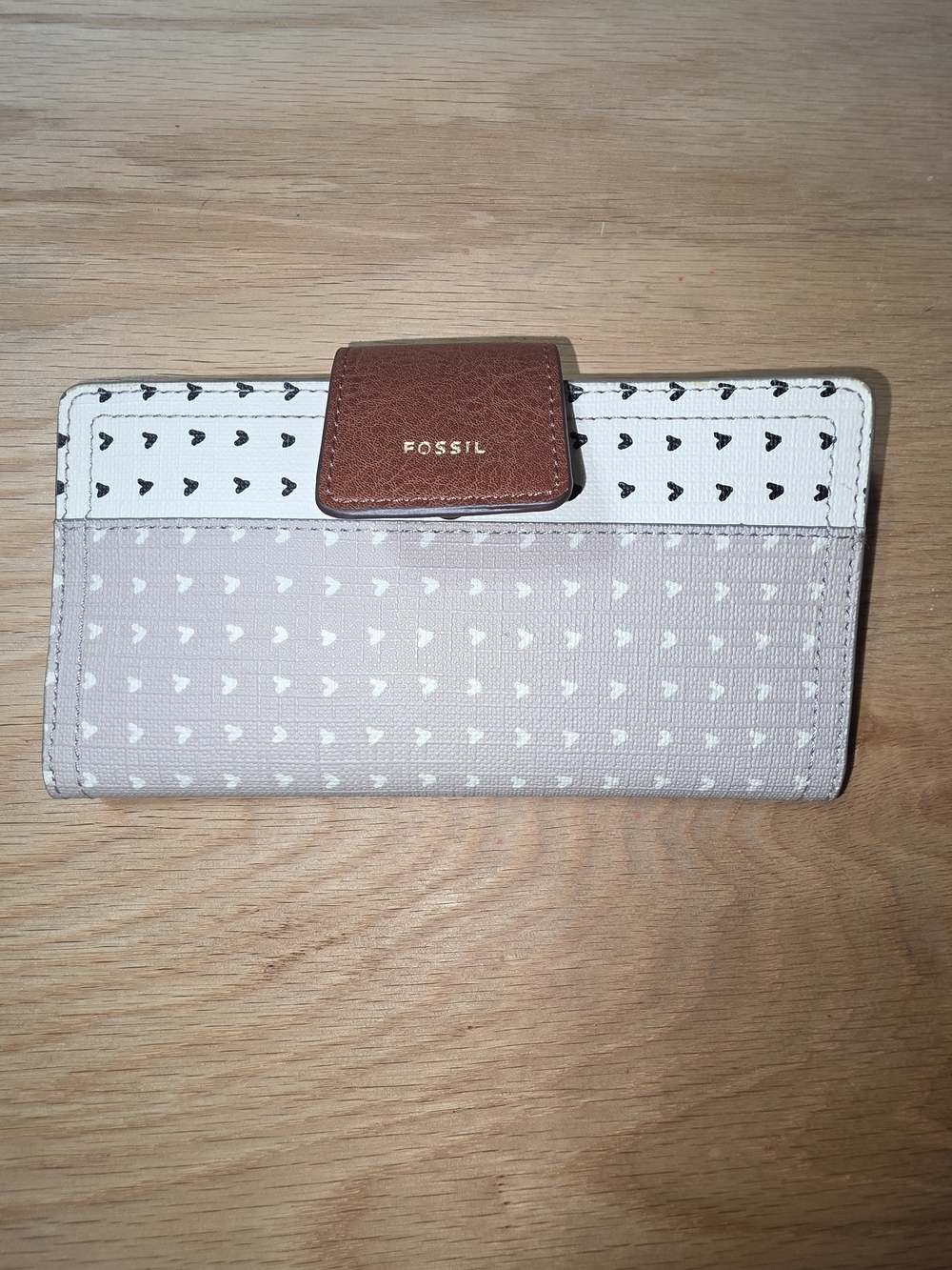 Fossil Women's Beige and White Heart-Print Wallet